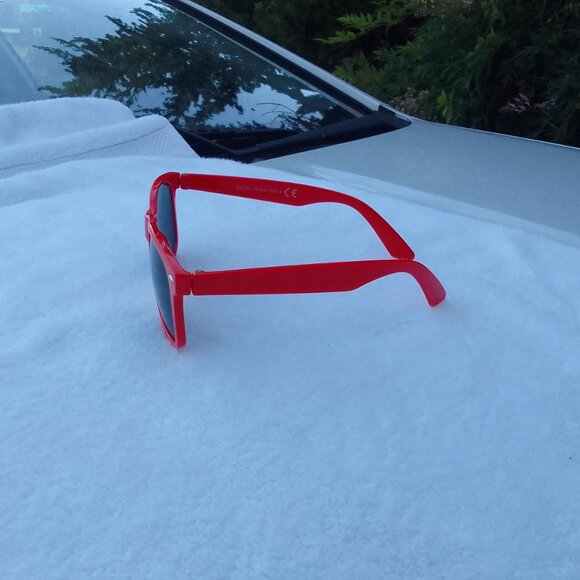 July 4th sale - bundle 2 pairs beautiful blue&red matching sunglasses, brand new - Picture 6 of 11